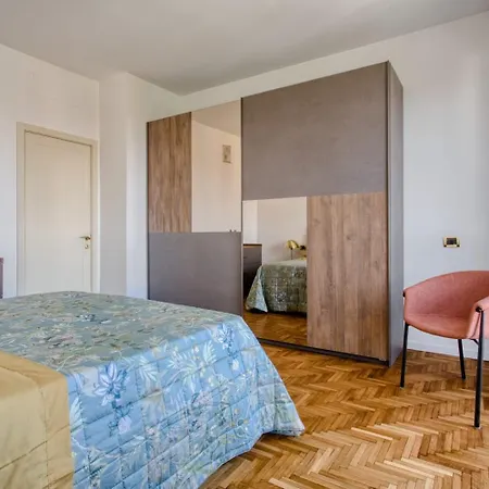 Palmanova Sixty-seven With Terrace * Milánó